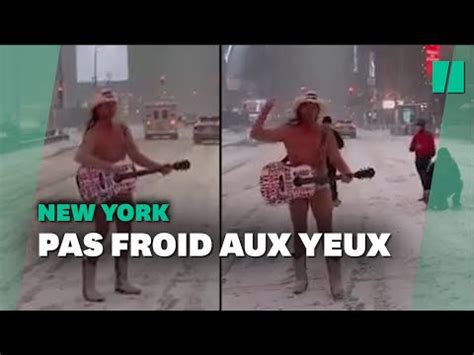 La Temp Te De Neige New York N A Pas Rhabill Le Naked Cowboy Youtube