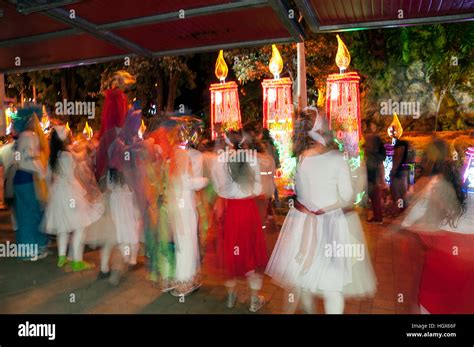 Chicas Colombianas En Traje Tradicional Fotografías E Imágenes De Alta Resolución Alamy