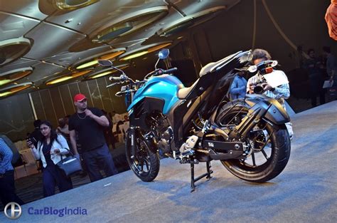 Yamaha Fz Vs Bajaj Dominar Compare Price Specs Mileage