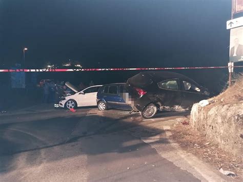 Incidente Tra Auto I Feriti Tutti Giovanissimi Tanta Paura E