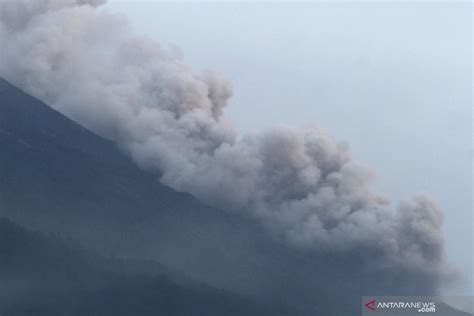 Gunung Semeru Kembali Luncurkan Awan Panas ANTARA News