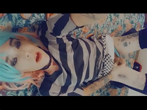 Cosplay sexy zorra agarrando sus tetas y masturbándose hasta la polla XVIDEOS