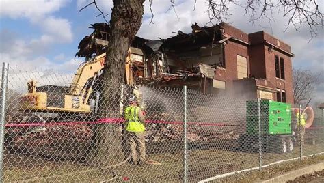 Detroit wrecks abandoned school, marks 100th commercial demolition | FOX 2 Detroit