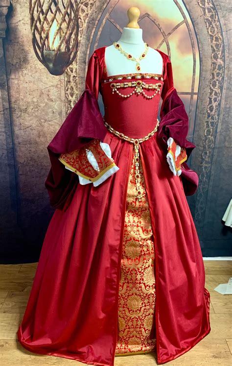 Full Tudor Gown Bespoke Ensemble Made To Order Etsy Tudor Gown Tudor Dress Renaissance Dresses