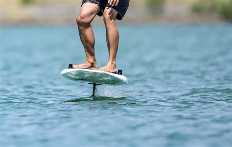 Jetboard und E Foil Regeln für elektrische Surfbretter auf dem Rhein