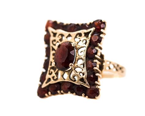 1970s 2 Carat Garnet And 14 Karat Yellow Gold Filigree Ring At 1stdibs