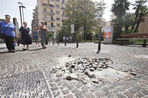 Foto Il Degrado Di Fuorigrotta 8 Di 23 Napoli Repubblica It