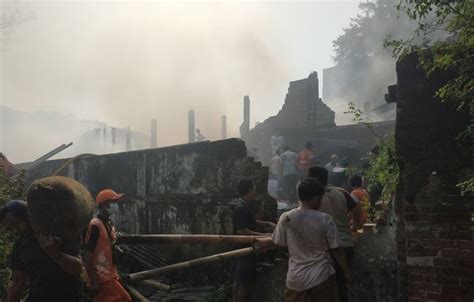 Korban Kebakaran Di Tanah Abang Butuh Bantuan Makanan Dan Pakaian