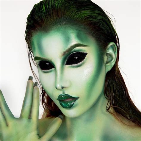 Just Escaped From Area 51👽 Alien Halloween Makeup Halloween Makeup Looks Alien Makeup