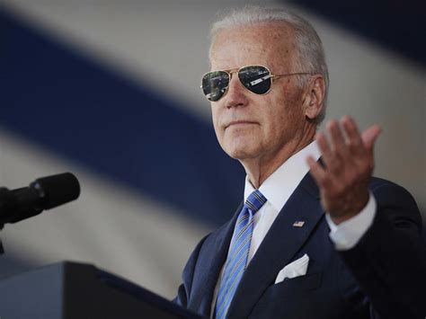 Joe Biden donned aviators and did a stand-up routine for a Yale ...