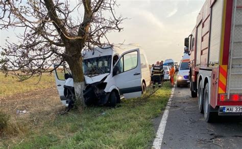 Un Microbuz Cu Pasageri A Intrat N Copac La Ie Ire Din Murfatlar