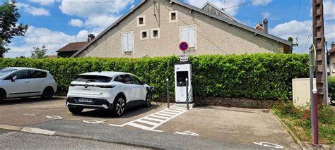 Inauguration du réseau public de bornes de recharge électrique Grand