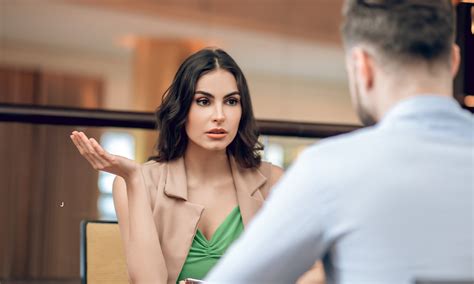 9 Body Language Signs Shes Attracted To You By Dating Champions