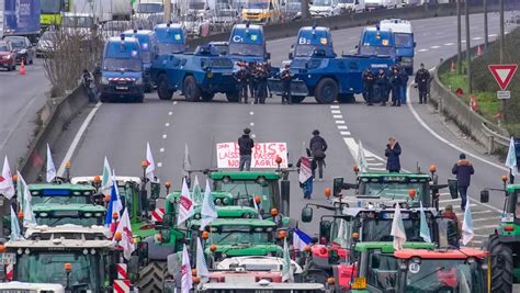 Agricultores franceses se aproximan a París mientras su protesta se