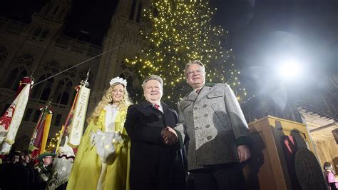 Christkindlmarkt vor Wiener Rathaus feierlich eröffnet oe24 at