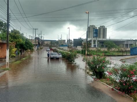 G Chuva Forte Provoca Alagamentos Em Ruas E Derruba Rvore Em Natal