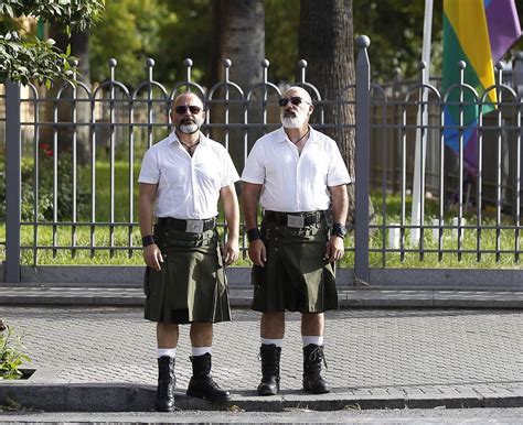 Las Mejores Imágenes Del Orgullo Gay En Sevilla