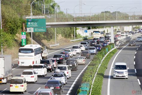 高速道路はあす2日が混雑ピーク！ 上りも下りも長い渋滞東北道「最長35km・所要時間4倍」を避けるには？ くるまのニュース