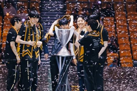 Gen.G Claims Fourth Straight LCK Title With Narrow Win Against T1 ...