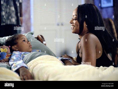 Bernie Mac Show Good Cop Dee Dee Davis And Kellita Smith 2001 Tm And Copyright © 20th