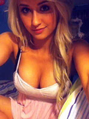 Showing Some Cleavage Porn Pic