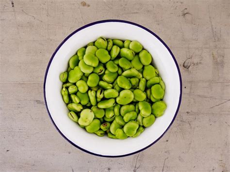 Premium Photo Close Up Of Green Peas In Bowl On Table