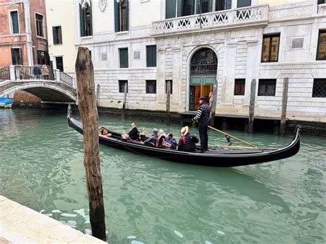 Going on a Gondola Ride in Venice (2024) – Official Prices, Map + Tips ...