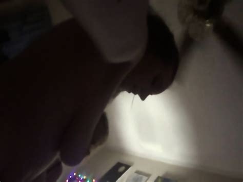 Un Mec Chanceux Baise Avec Deux Femmes Excitees Dans Un Trio Amateur Chaud