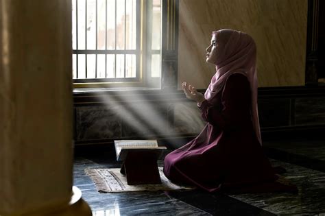 Premium Photo Muslim Women Wearing Purple Shirts Doing Prayer Of Islam