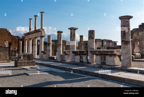 Pompeii ruins hi-res stock photography and images - Alamy