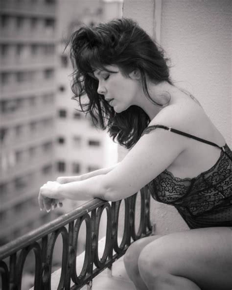 Samara Felippo Posa De Lingerie E Reflete Sobre Sexualidade Porta Para Autoconhecimento