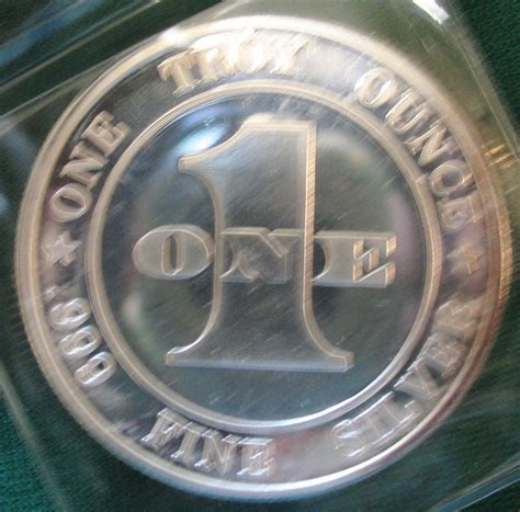 Marilyn Monroe Nude Centerfold Pose Silver Art Round Type C Reverse