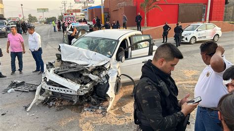 Camioneta Se Impacta Con Camión De Pasajeros En Torreón Hay Un