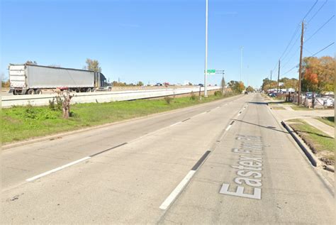 18 Wheeler Crash Shuts Down Eastex Freeway Hov Lanes No Injuries