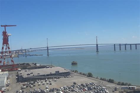 Le Corps D Un Homme Qui Venait De Sauter Du Pont De Saint Nazaire