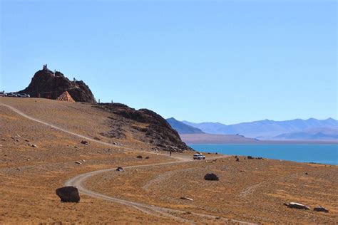 藏北羌塘无人区，镶嵌在玉石山里的蓝宝石“扎日南木措” 知乎