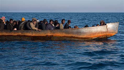 Bootsunglück im Mittelmeer Mehr als 40 Menschen vor Lampedusa vermisst