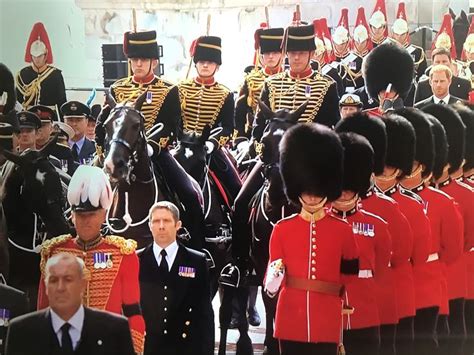 Pin af Zuhal Ammar Al Abadi på Queen Elizabeth II