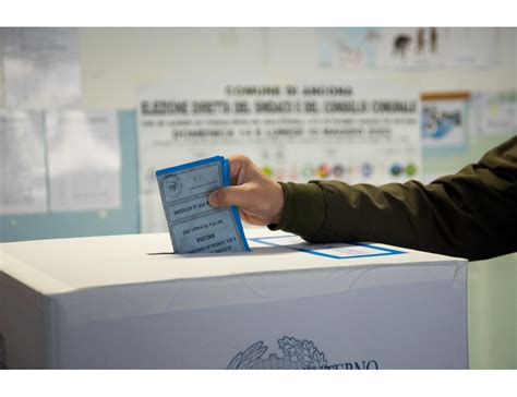 Ballottaggi Affluenza Ore 23 Al 37 51 In Calo Espansionetv