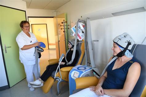 Chimiothérapie un casque pour réduire la chute des cheveux utilisé à