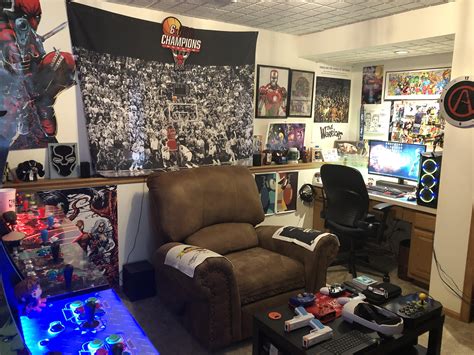 My old game room. It was small but I miss it. : r/gamerooms