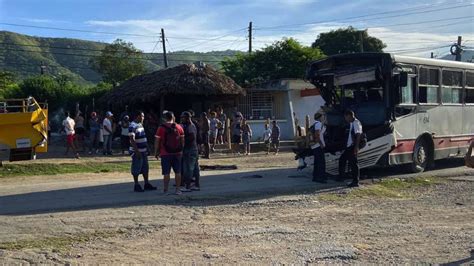 Accidente masivo entre un ómnibus y un camión en Santiago de Cuba deja