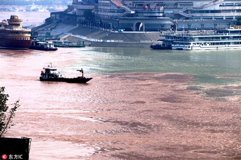 重庆两江交汇现“泾渭分明”景观 一清一浑变“鸳鸯锅”图片频道中国青年网