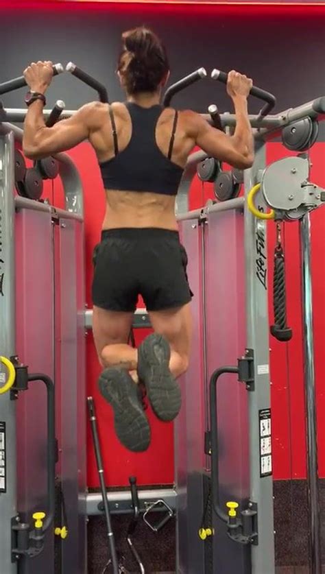 Pull-ups! A fundamental part of your back workout, essential for ...