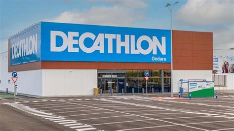 Colas kilométricas para comprar lo último de Decathlon para el coche