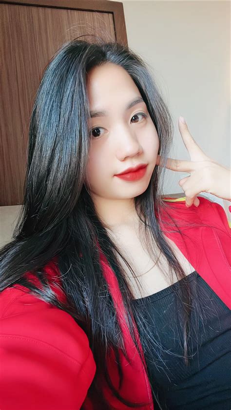 Mặt mộc qua camera thường của hot girl đội tuyển nữ Việt Nam Liệu có láng mịn như trên ảnh