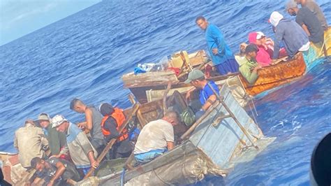 Con Balas De Goma Los Guardacostas Cubanos Hacen Retornar Un Barco De