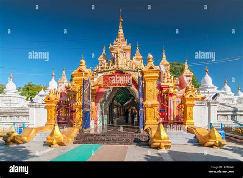 Templo de kuthodaw paya fotografías e imágenes de alta resolución Alamy