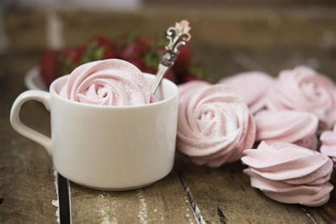 Клубничный зефир, рецепт / Простые рецепты | Рецепты зефира, Вкусняшки ...