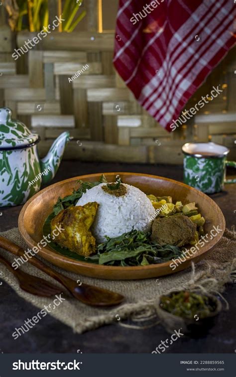 Nasi Padang Chicken Rendang Indonesian Food Stock Photo 2288859565 ...